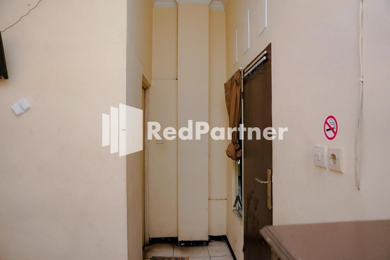 Sawojajar Inn Mitra Reddoorz Malang Exterior foto