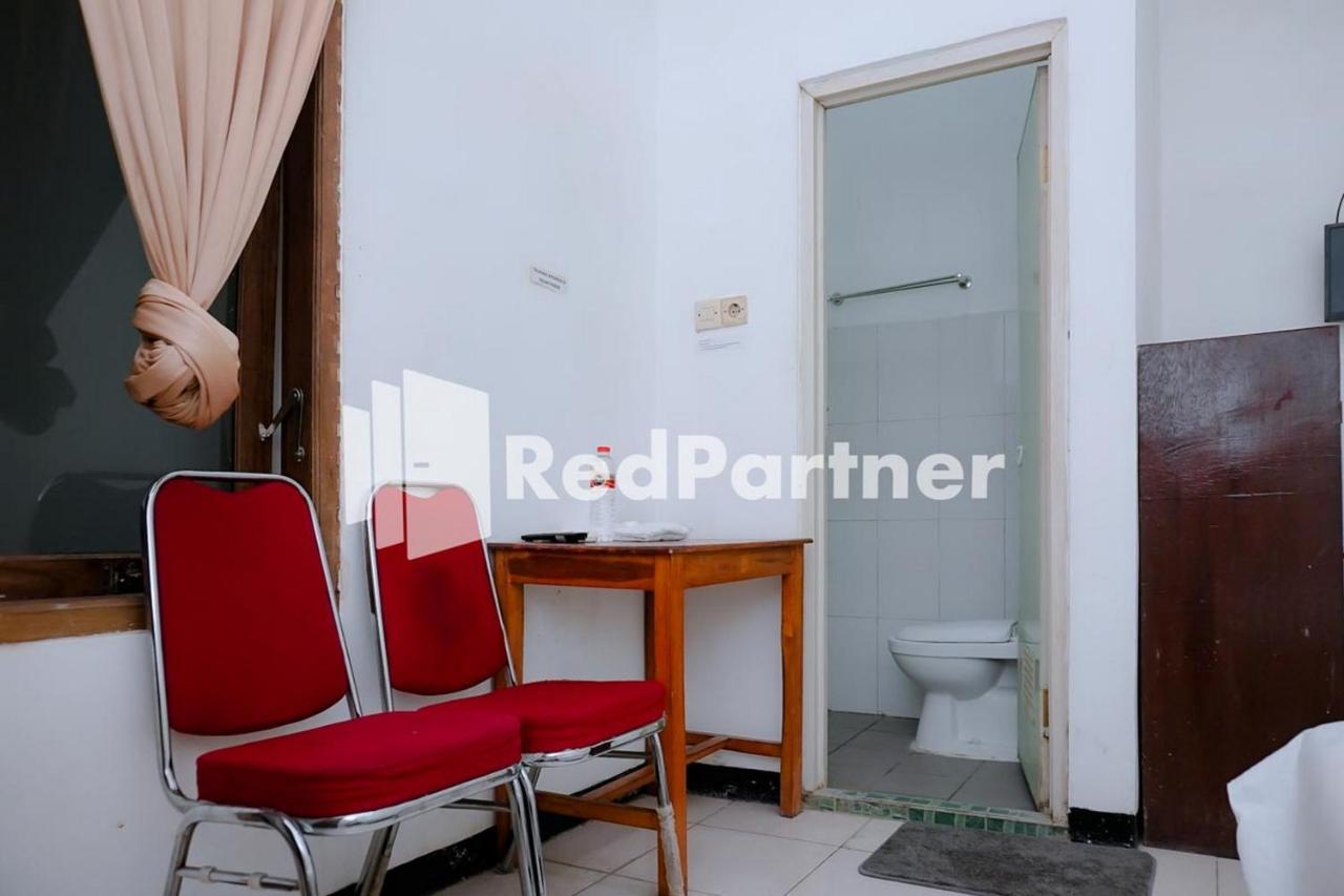 Sawojajar Inn Mitra Reddoorz Malang Exterior foto