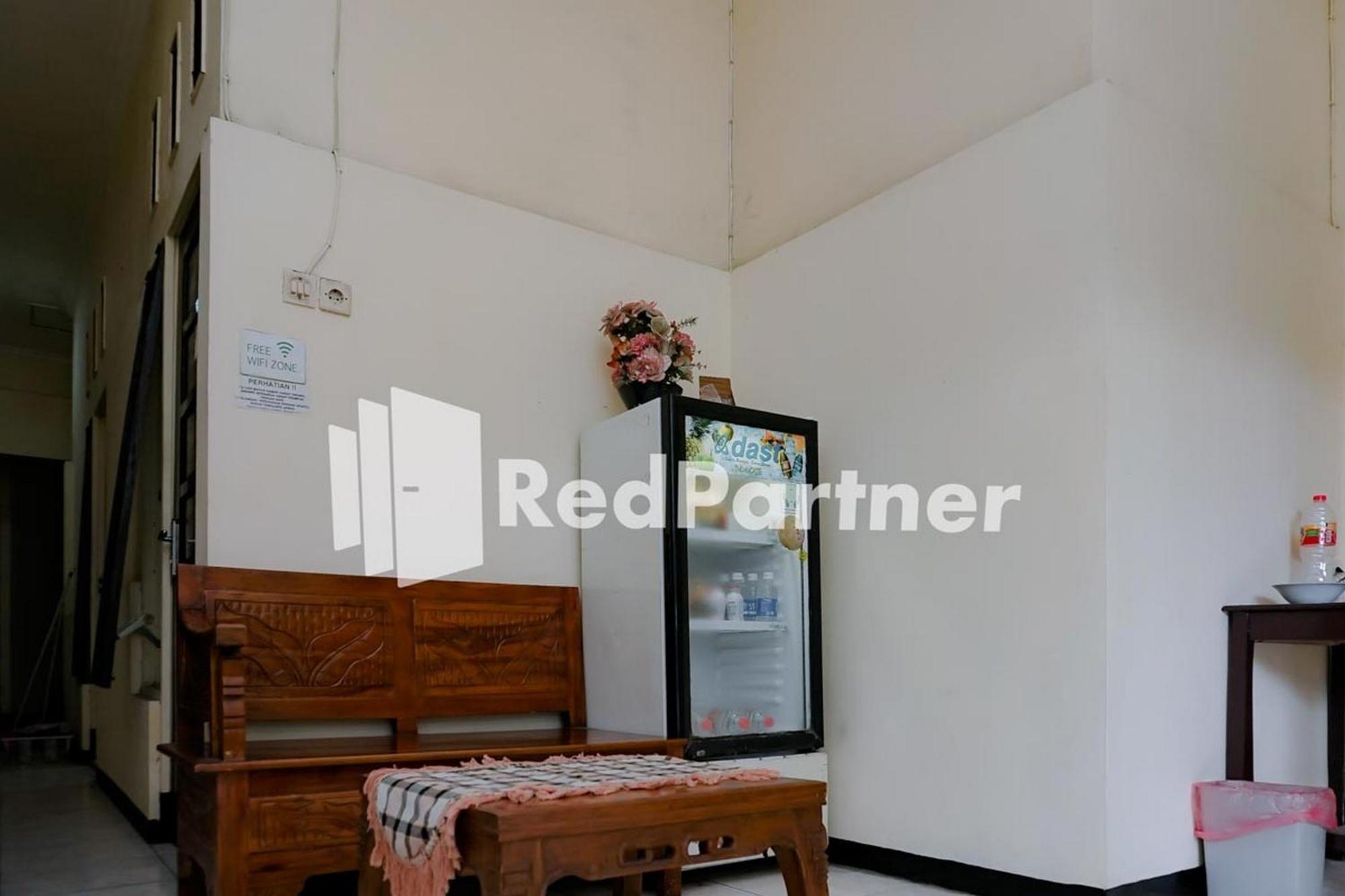 Sawojajar Inn Mitra Reddoorz Malang Exterior foto